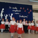 Występ dzieci podczas Akademii z okazji DEN